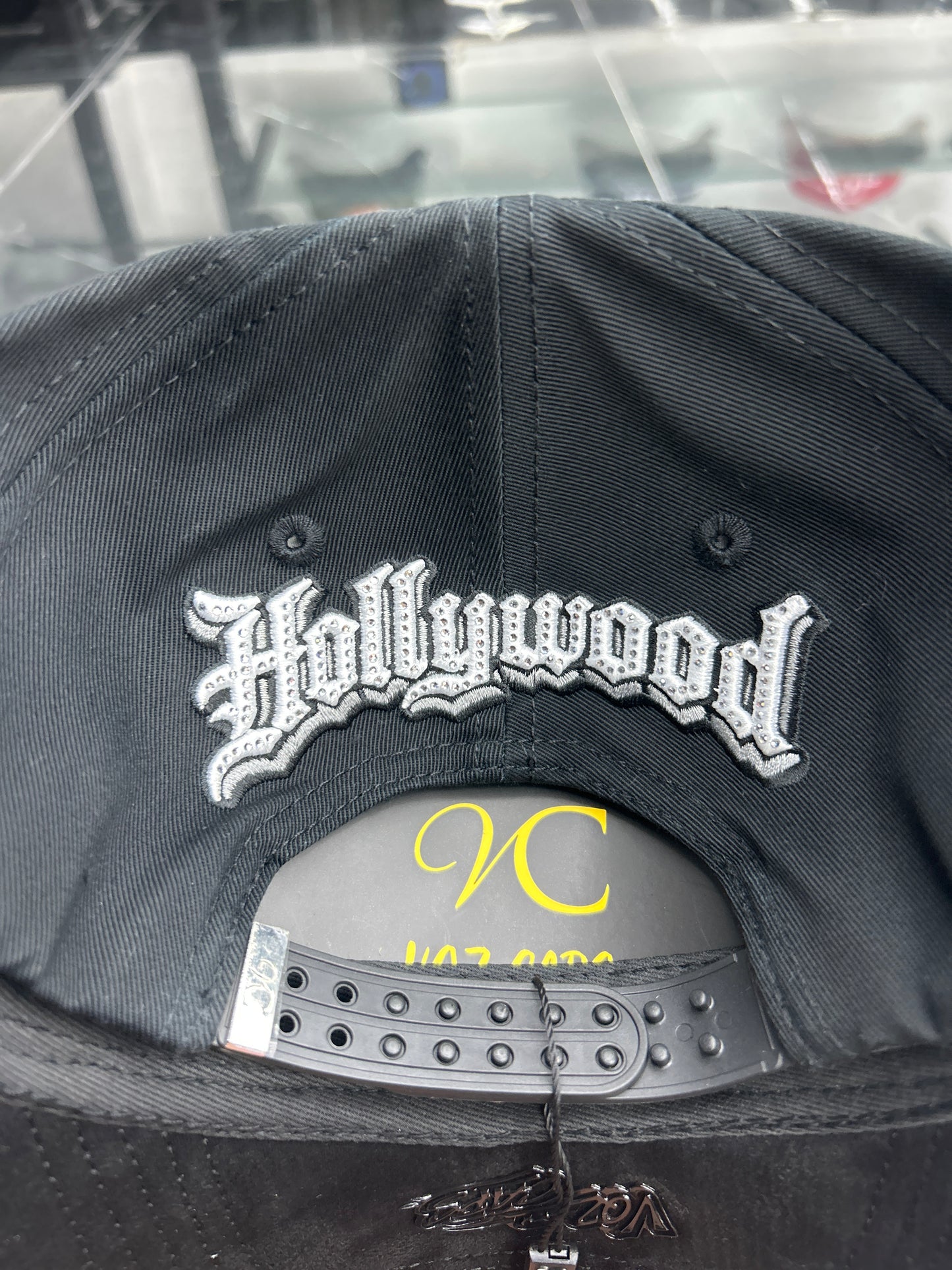 Caps L-A BLACK