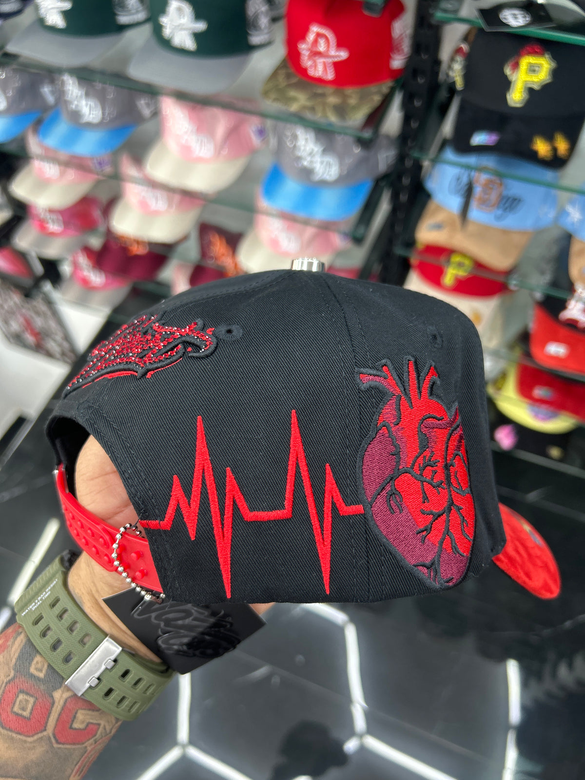 CAPS LAS VEGAS (BLACK AND RED)