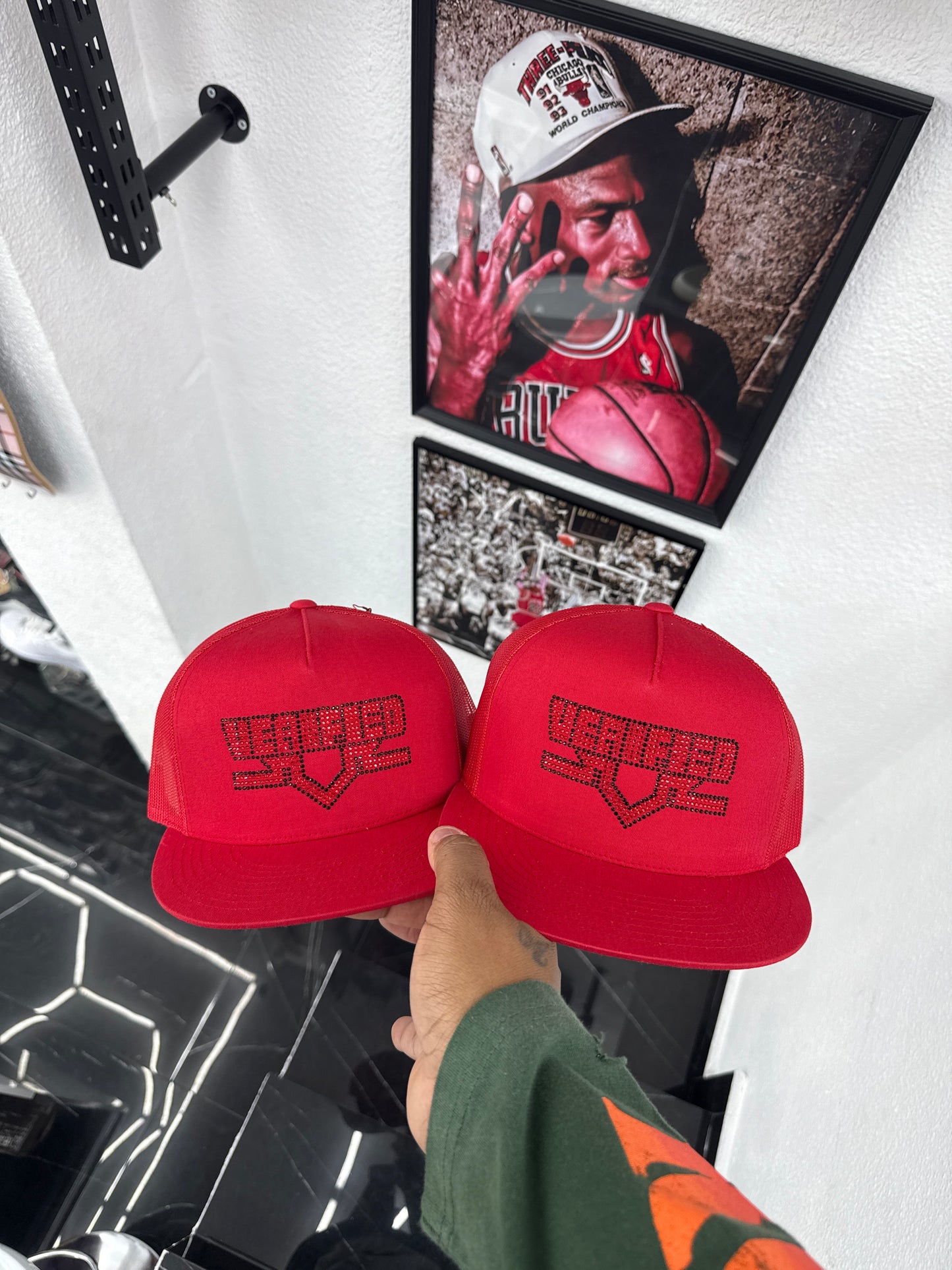 VERIFIED GORRA RED BLACK